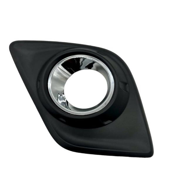 Tapa Neblinero Izquierdo con Hoyo y Bisel Cromado Toyota Hilux 2016-2025
