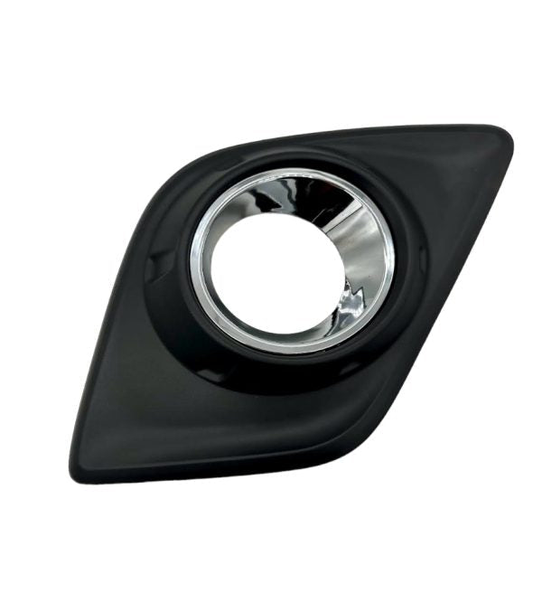 Tapa Neblinero Derecho con Hoyo y Bisel Cromado Toyota Hilux 2016-2025