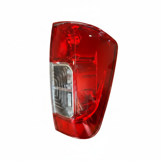 Foco Trasero Derecho Nissan NP300 Navara 2016-2025