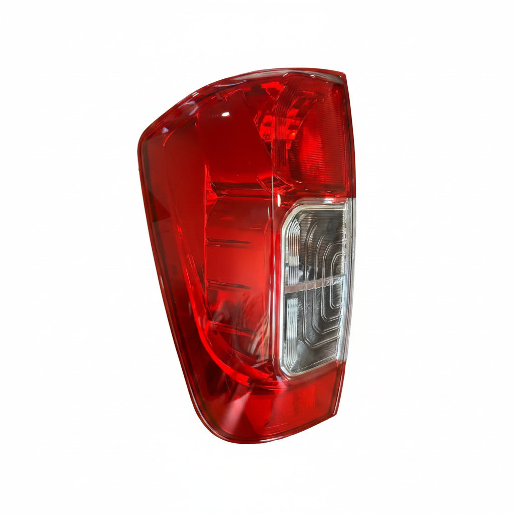 Foco Trasero Izquierdo Nissan NP300 Navara 2016-2025