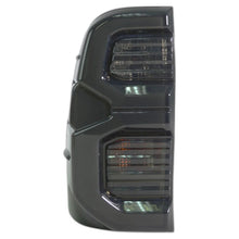 Foco Trasero Izquierdo Smoke Toyota Hilux 2021-2025