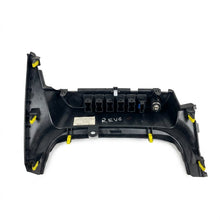 Moldura Inferior del Panel de Instrumentos/Tablero Usado Toyota Hilux 2016-2025